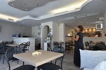 Otel Alexandros And